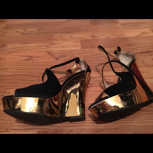 5/$15 💥Sexy MK Black & Gold strappy Peeptoe Wedge - Picture 4 of 6